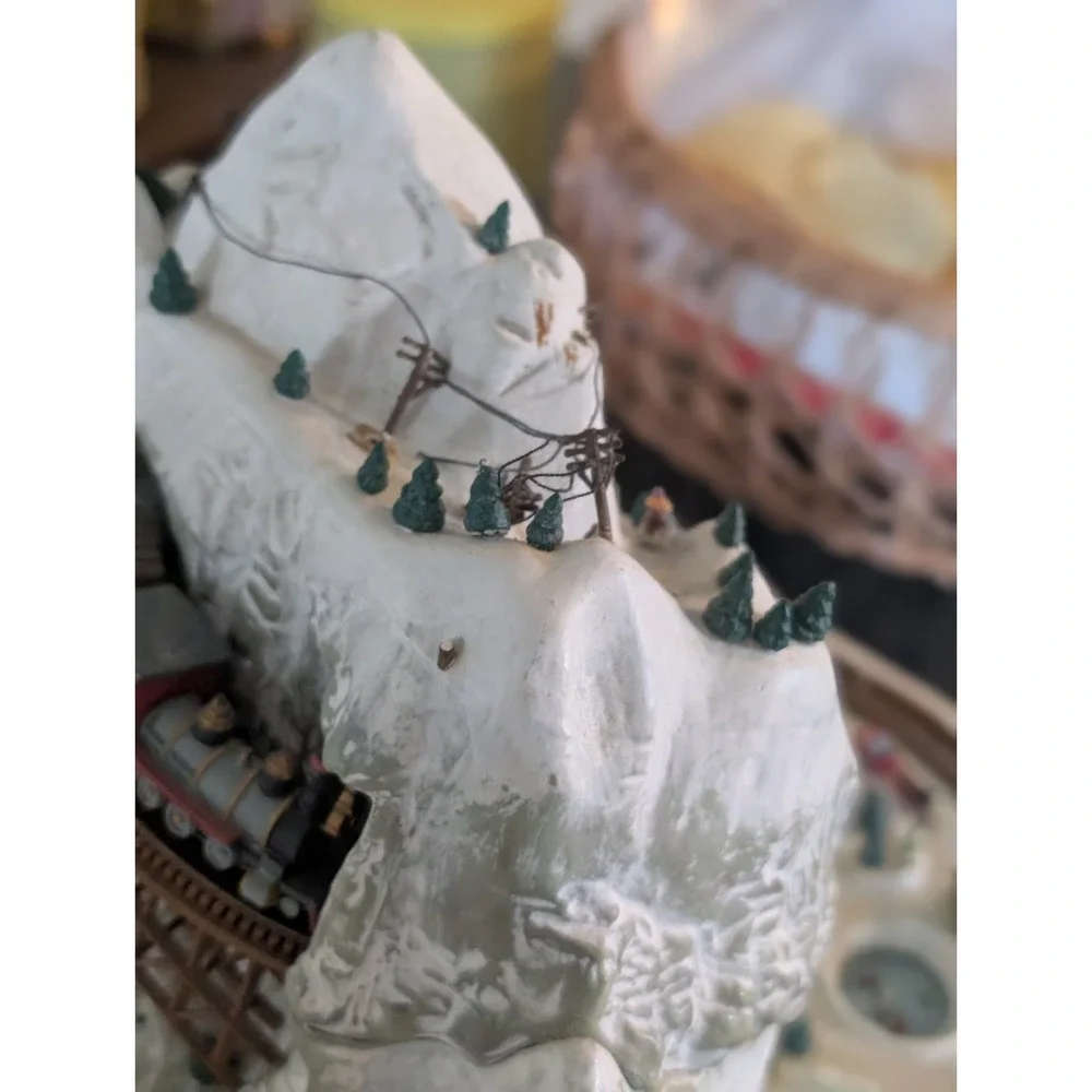 Vtg Enesco Rock City Christmas Action Town Trains 